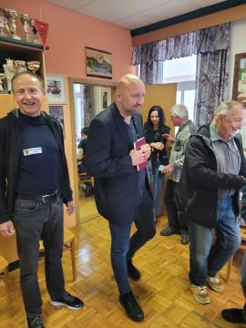 J Hall na obisku v sahovskem krozku, foto D. Skerbis (3)